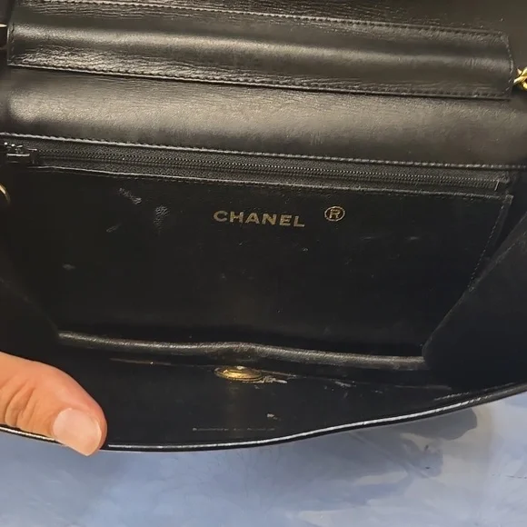 CHANEL Patent Leather Single Flap Black Bag-Broken Clasp - Picture 3 of 6